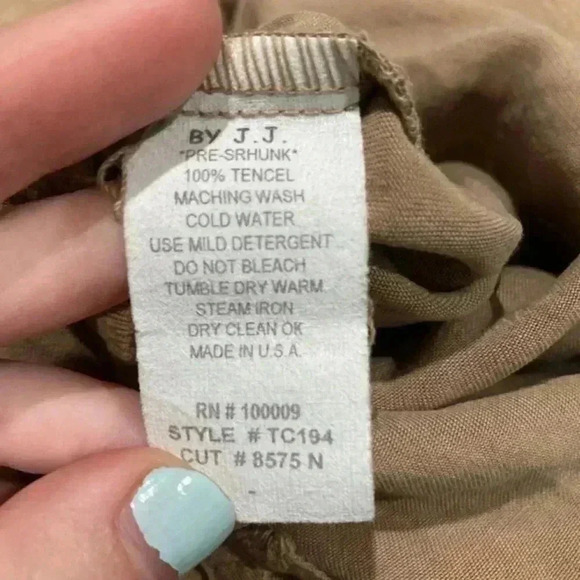 ⭐️ New with tags By JJ tan soft tank top in size medium - Picture 4 of 5